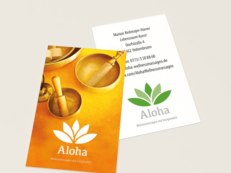 Aloha Wellnessmassagen — Visitenkarte, Vorder- und Rückseite im Studio-Mockup