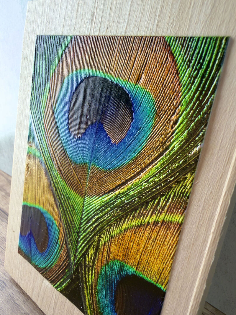 UV-Druck mit sichtbarem Relief-Effekt aus der eigenen Werkstatt